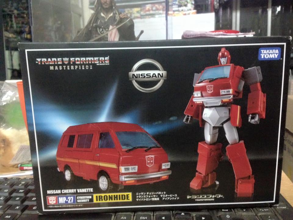 Masterpiece-Ironhide-In-Hand-01